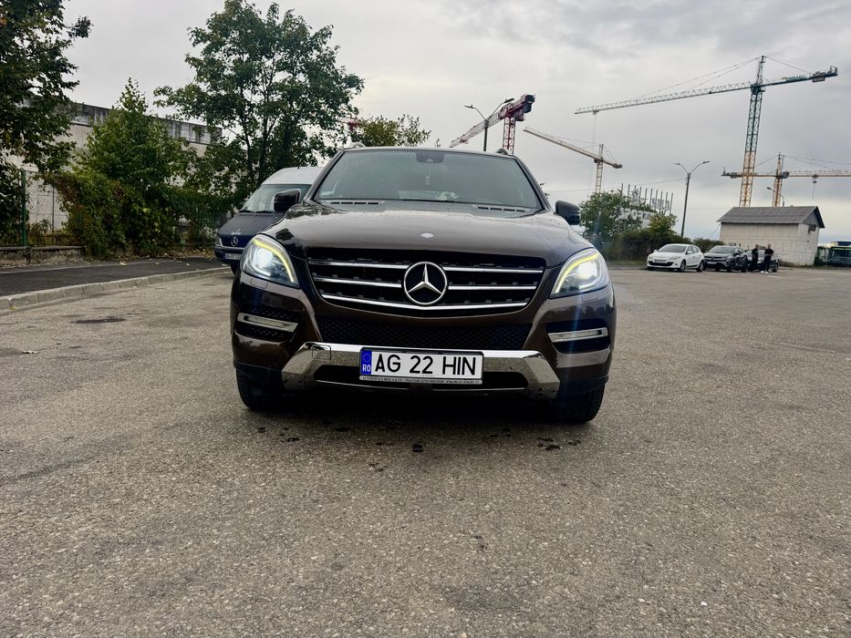 Mercedes ML350 4MATIC 3.0d 258cp Suspensie Aer PROPRIETAR accept unele variante cu auto mai ieftin