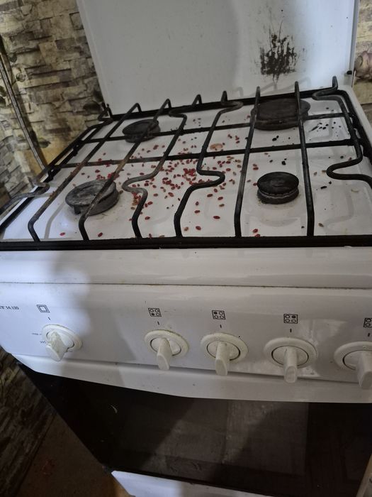 Продам газ плиту бу