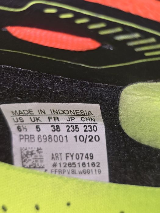 Футбольные бутсы Adidas Predator