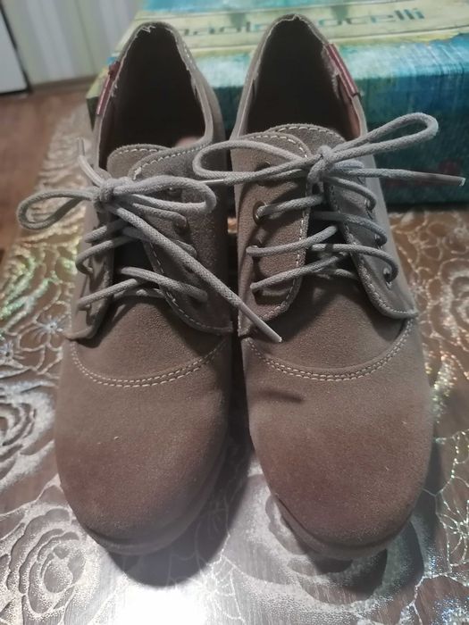 Дамски обувки на платформа