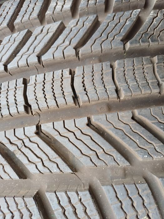 Гуми 235/45/20 Континентал