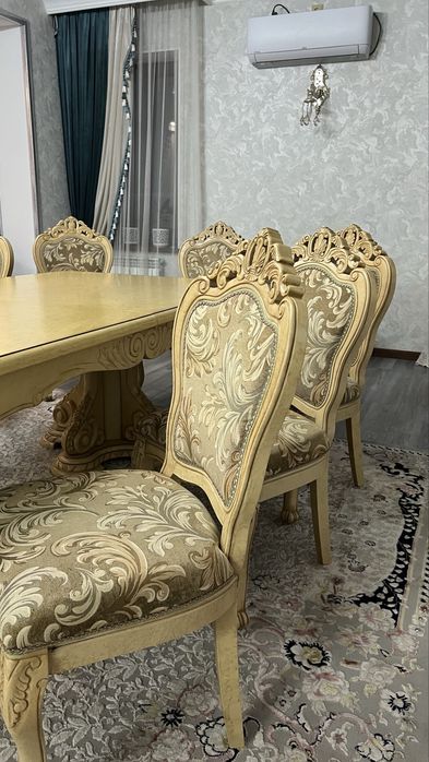 Стол со стульями