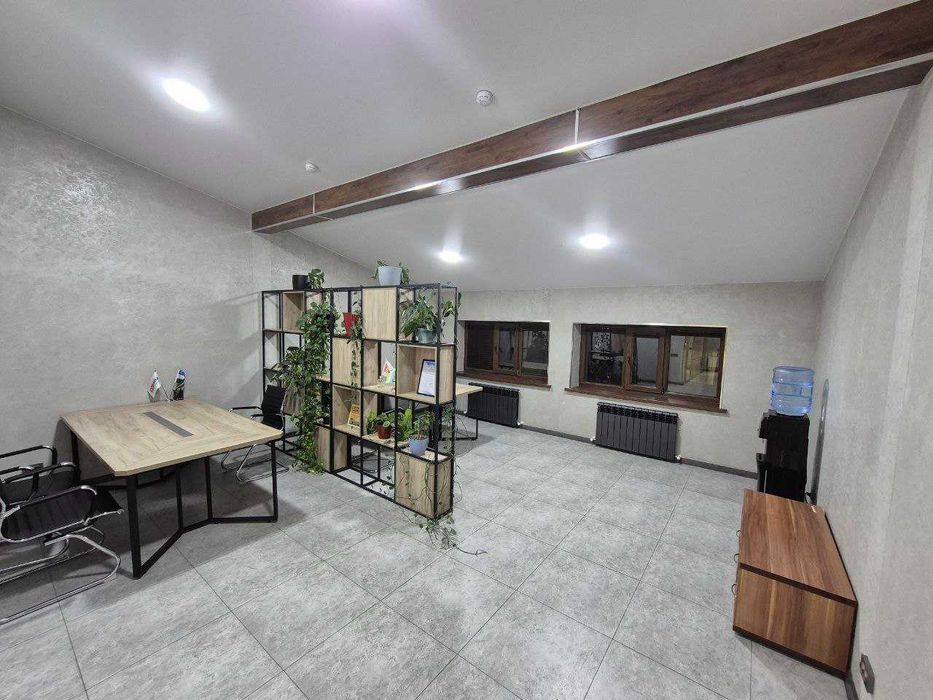 Сдаётся офис в БЦ  Яккасарайский район R25