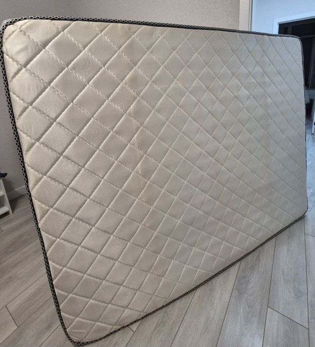 Отдам даром матрас