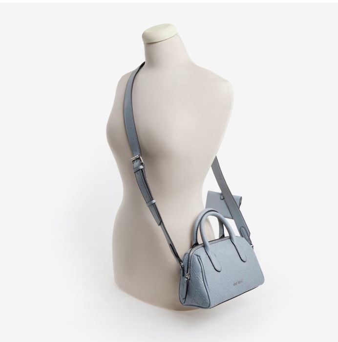 Geantă de damă Nine West – elegantă, modernă, cu portofel inclus