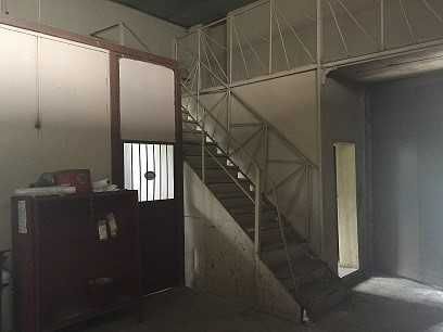 Продава се Промишлена сграда в София, Военна рампа - 961 кв.м за 2 €/кв.м - Снимка #2