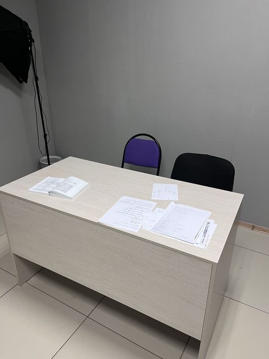 Продам одну парту, болшая и стул