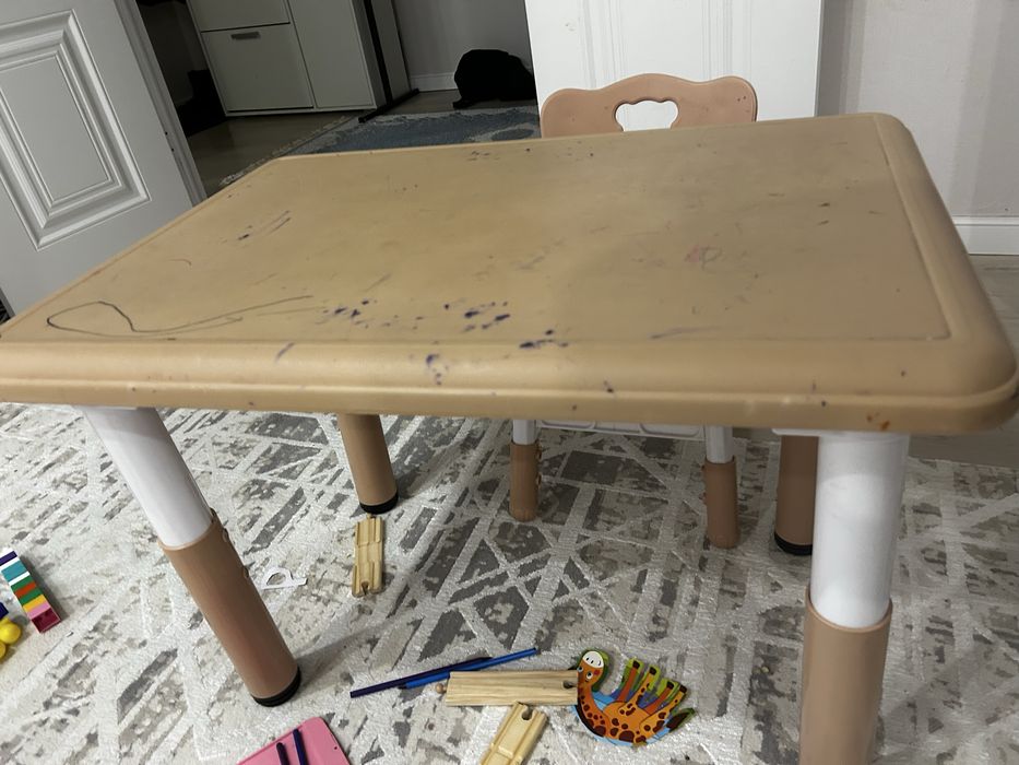 Продаю детский стол и стул