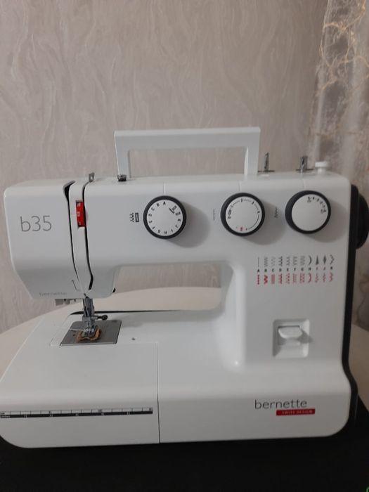 Швейная машина Bernette b35