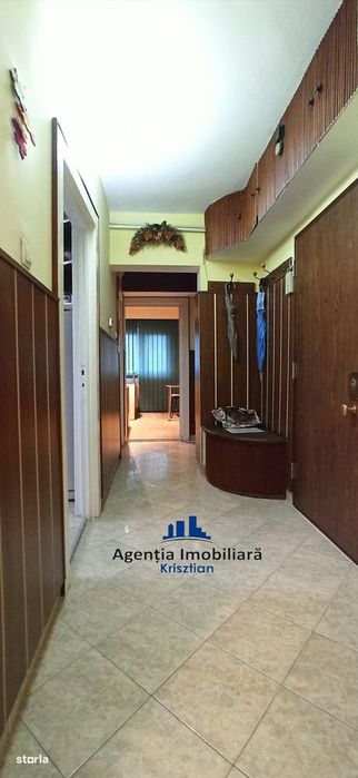 Apartament cu 4 camere de vânzare în Micro 16
