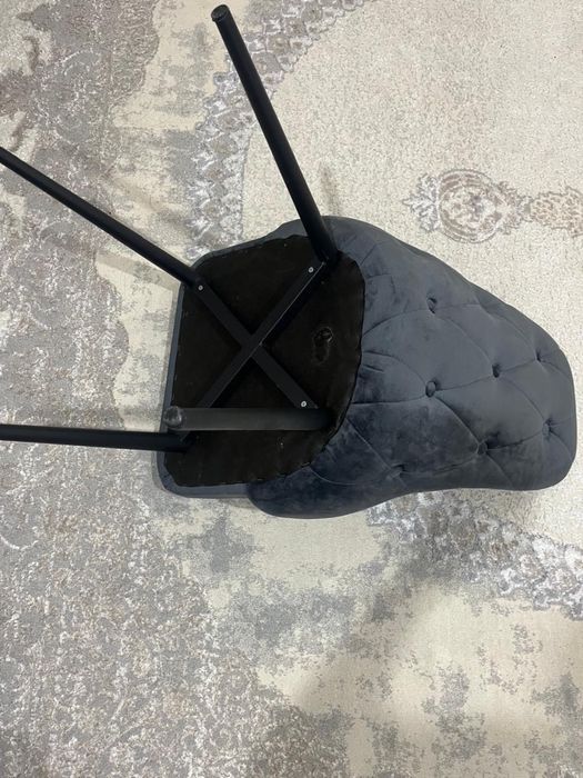 Велюр стул серого цвета б/у.