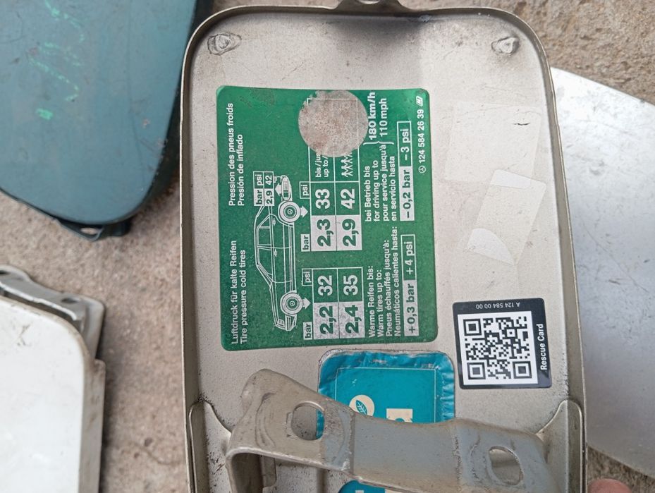 Лючок бензобака Mercedes