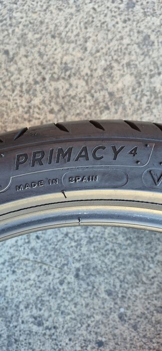 4 anvelope vara Michelin 235/40/19.Pretul este pe bucata.