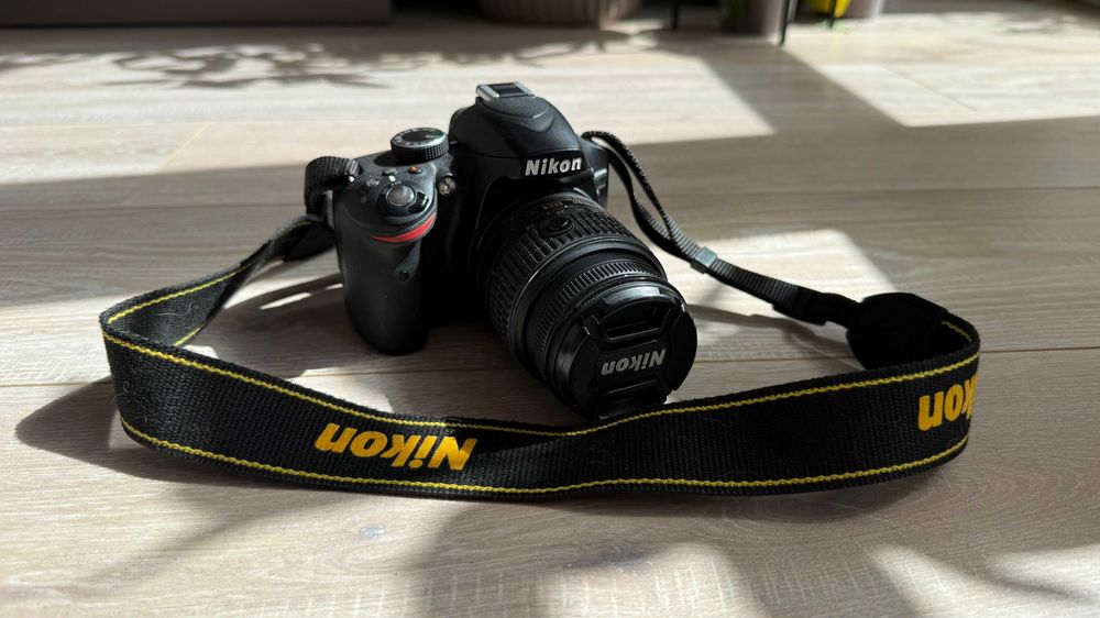 Nikon D3200 DSLR с обектив Nikon Nikkor 18–55mm VR II - почти неизползван, в отлично състояние