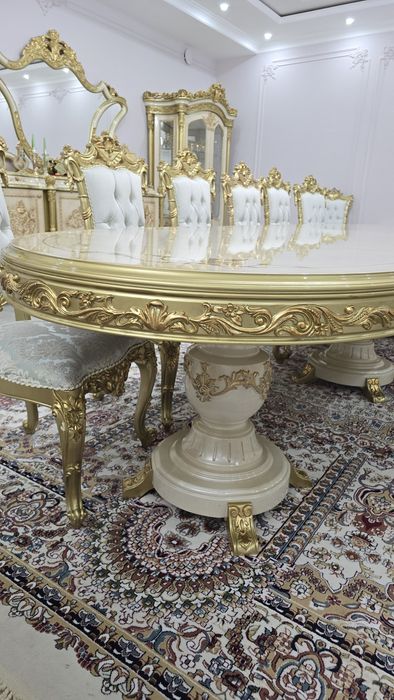 Стол со стульями