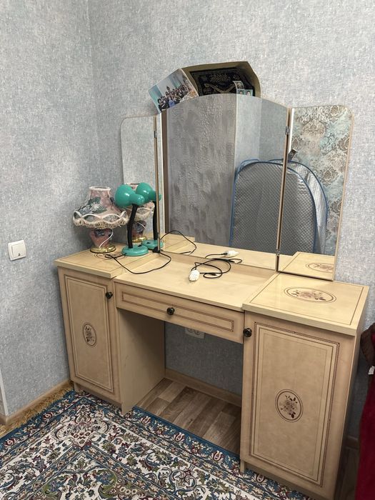 Срочно продам спальный гарнитур !