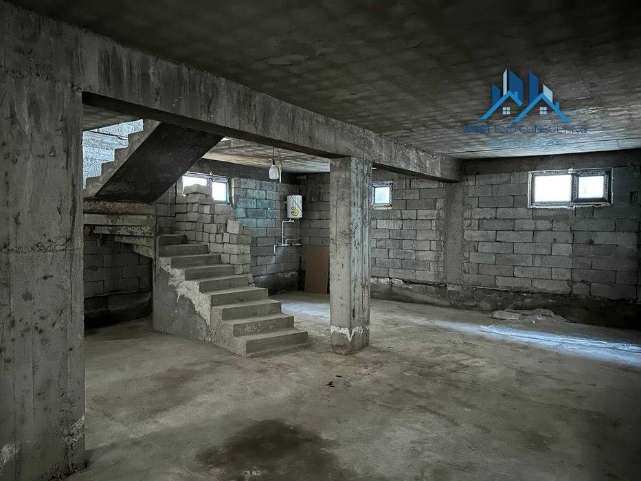 Продам Евро дом- коробку у  1 гор. больницы