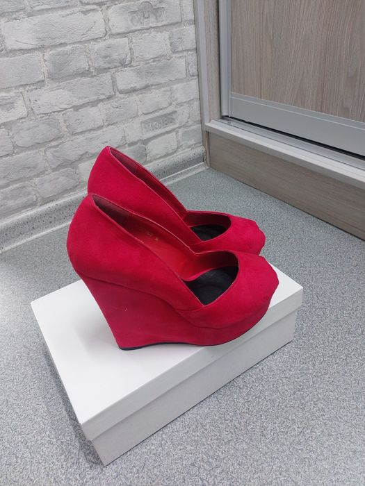 Туфли замшевые красные