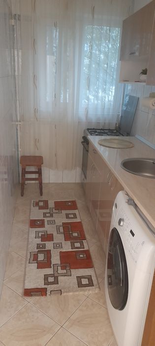Inchiriez apartament