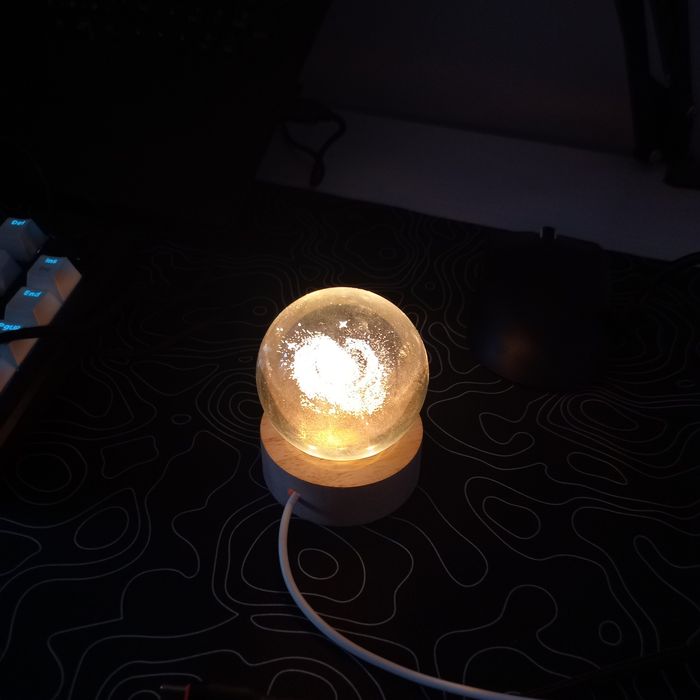 Светильник красивый