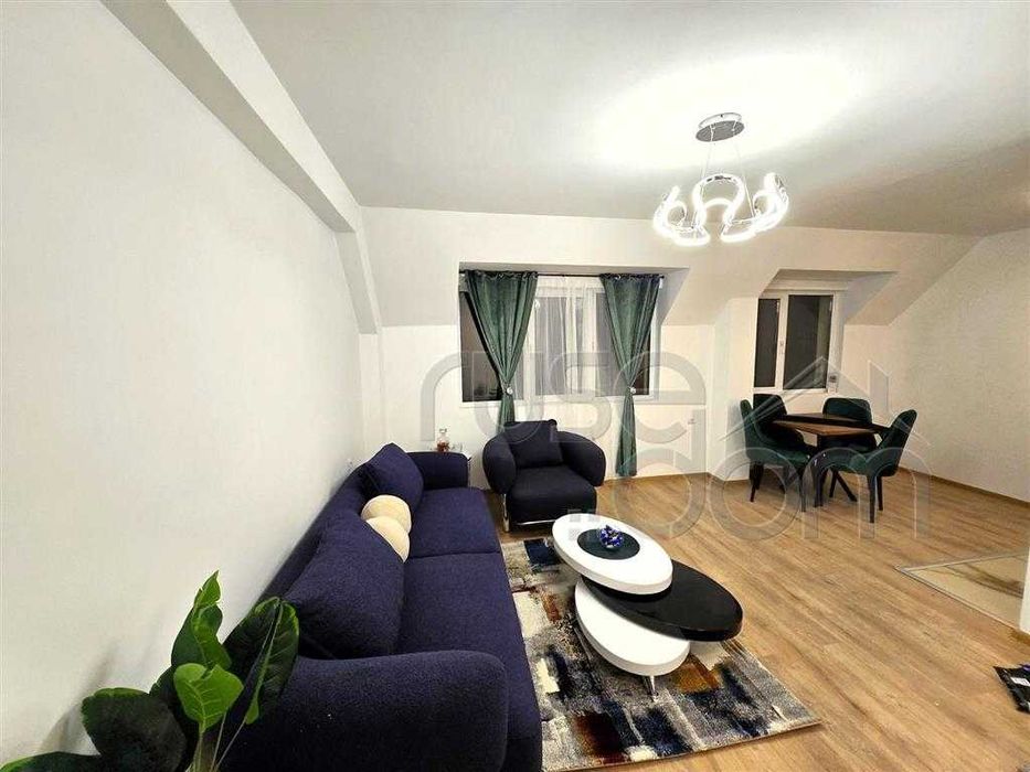 Продава се Тристаен апартамент в Русе, Център - 88 кв.м за 1637 €/кв.м - Снимка #2