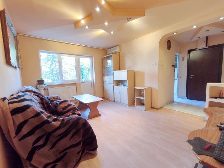 Apartament 2 camere,etaj 2,balcon deschis,Podgoria