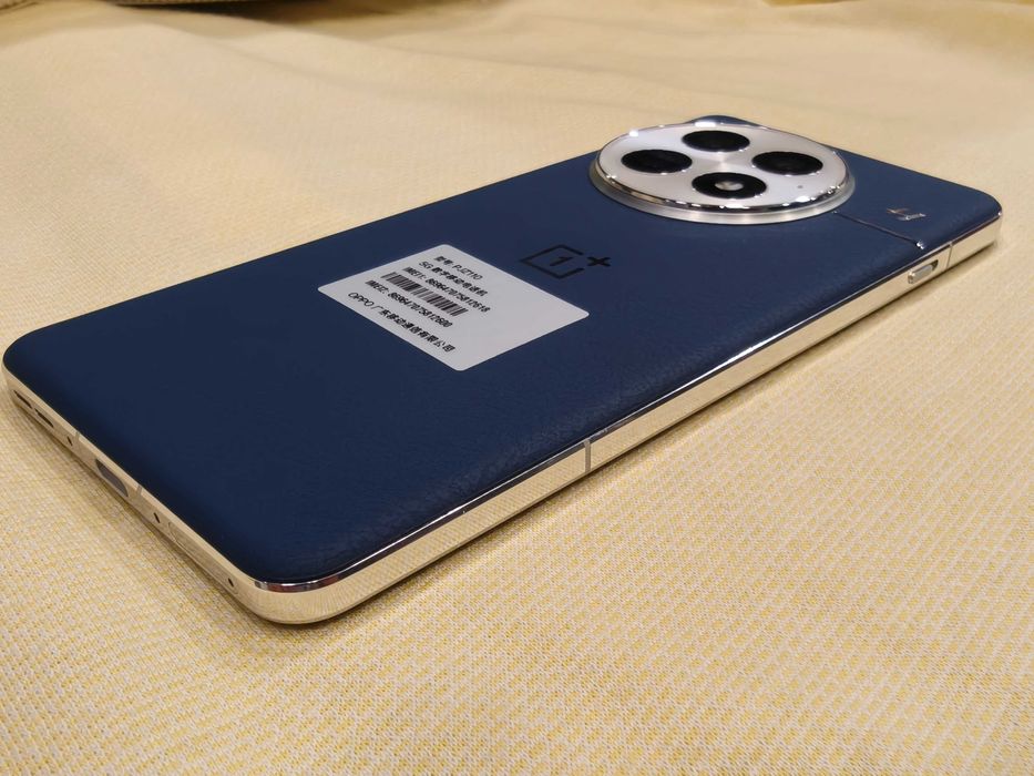 OnePlus 13 16/512 син - SD8 Elite; 6.82";Hasselblad 3x50mpx;6000mAh