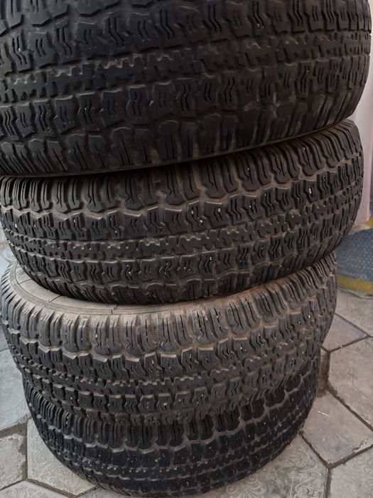 Продам всесезонный шины от нива