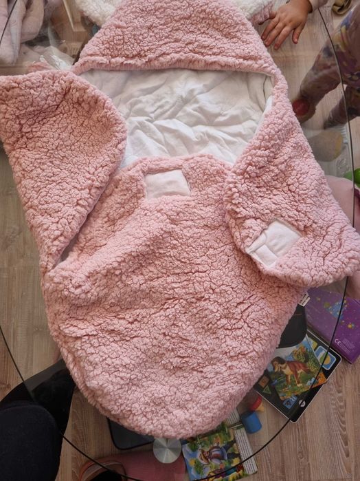 Порт-бебе (прегърни ме)