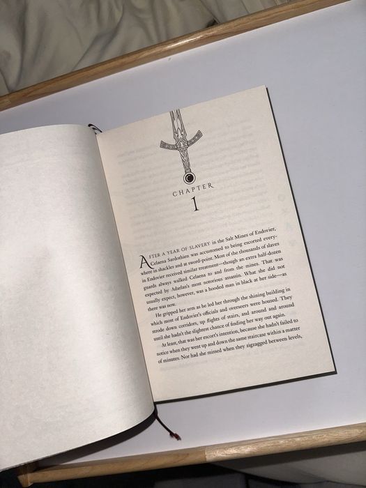 Книги на английски език/ Throne of Glass Sara J. Maas/ Books