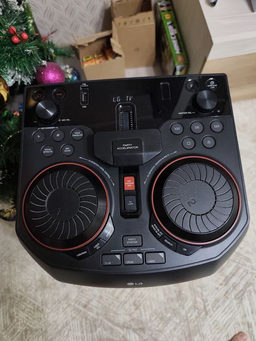 Мощная колонка LG