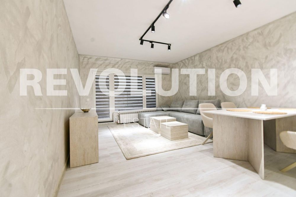 Двустаен апартамент в ж.к. Люлин 10