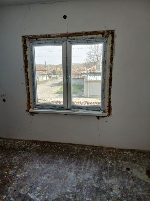 Тухлена къща 70кв.м на два етажа с 1дка двор