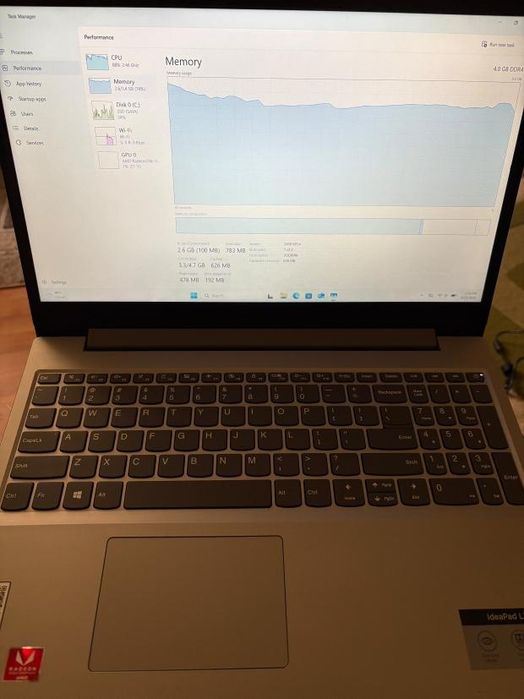 vând laptop Lenovo