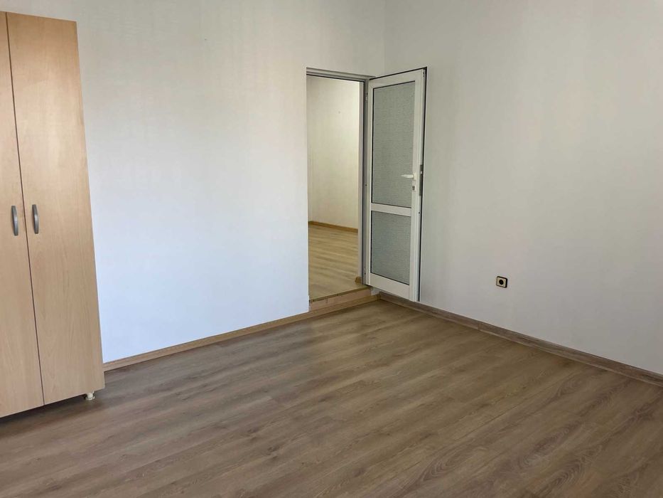 Дава се под наем Офис в Генерал Тошево - 40 кв.м за 204 € - Снимка #17