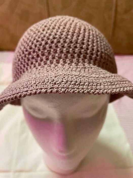 Вязанные шапочки ручной работы