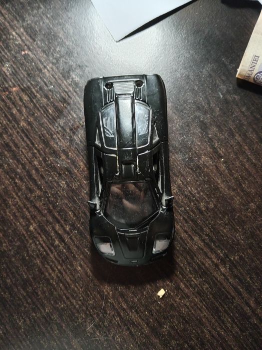 McLaren F1 negru