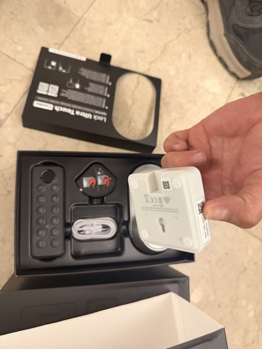 Incuietoare inteligenta switchbot smartlock ultra touch combo noua sigilata