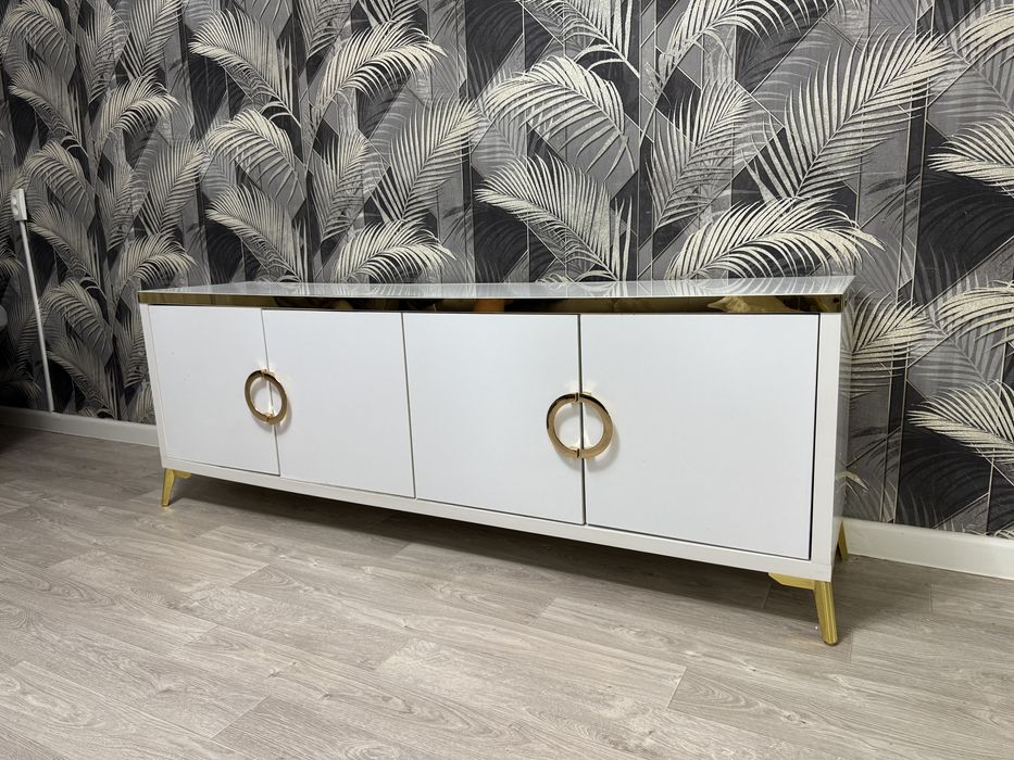 Стильная ТВ-тумба бело-золотистого цвета