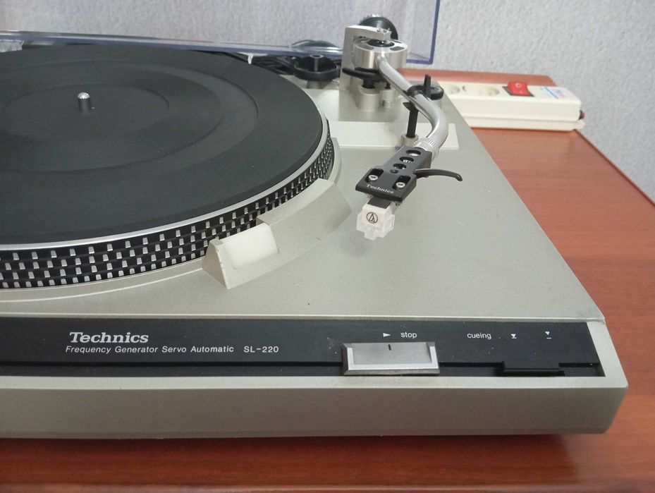 TECHNICS проигрыватель винил дисков.