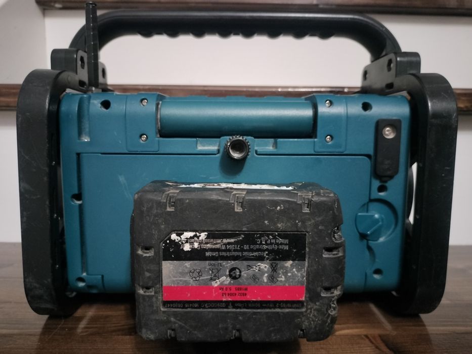 Radio adaptat milwaukee