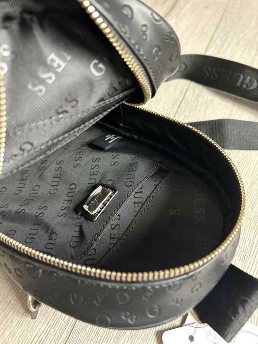 Дамска раница Guess