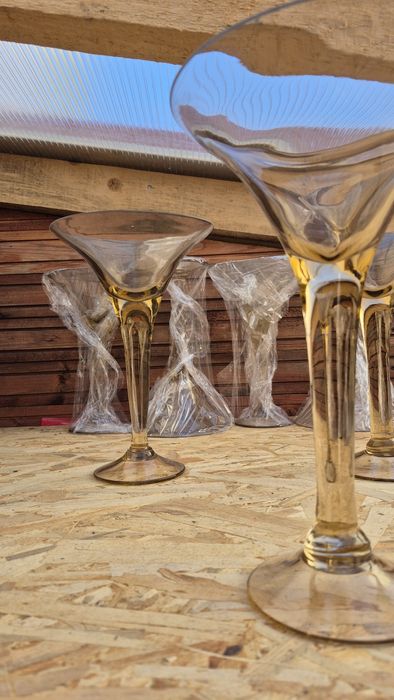 Vas de sticla Martini pentru cocktail si aranjamente florale