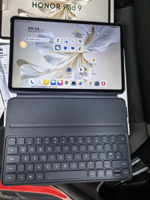 Tableta Honor Pad 9, 4G(LTE),8GB RAM, 128GB stocare, 12,1 inchi + tastatura/husă Bluetooth