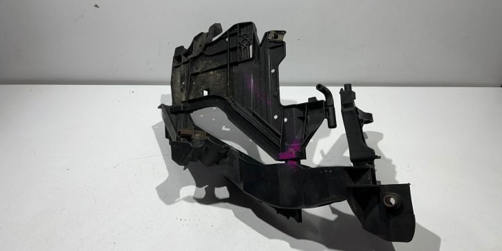 Suport far stanga 8k0805607A Audi A4 B8/8K [2007 - 2011]