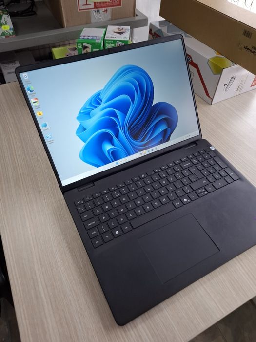 Laptop Dell 16 DC16250 16GB DDR5 512GB SSD