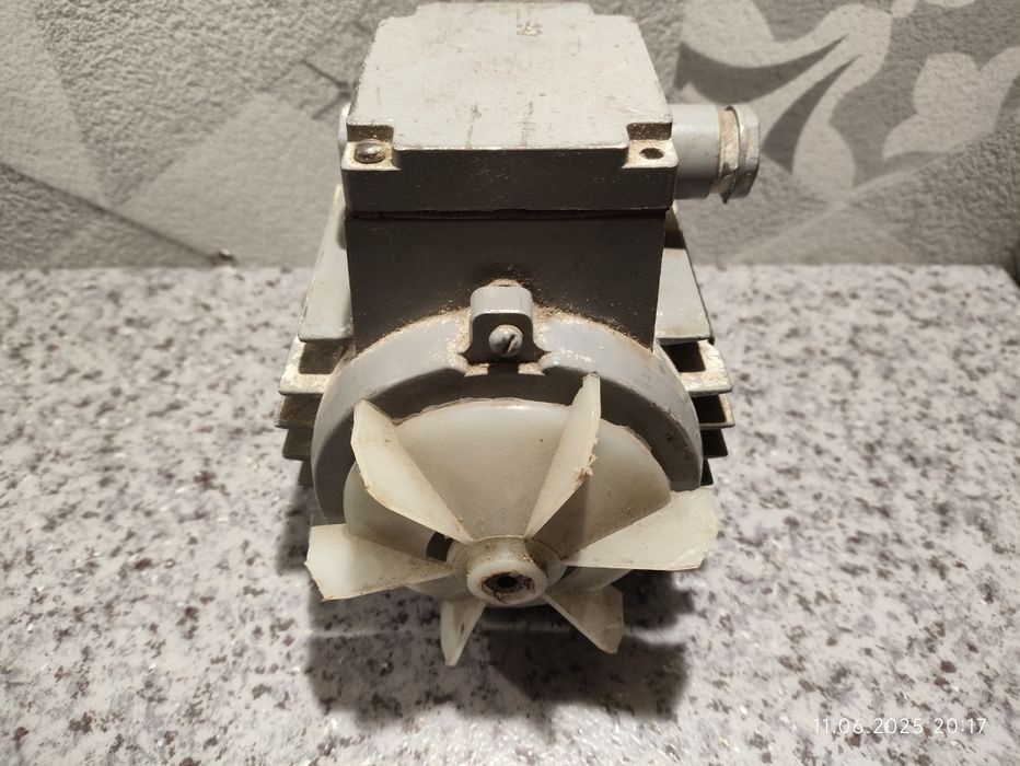 Продам электродвигатель асинхронный