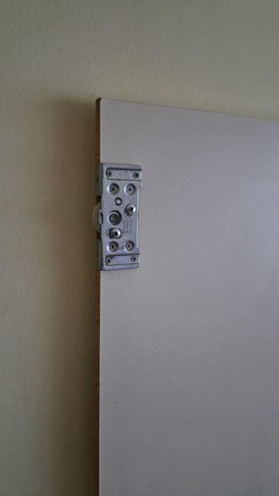 Vand usa glisanta din pal 160 x 220 cm, completa, cu tot cu sine.