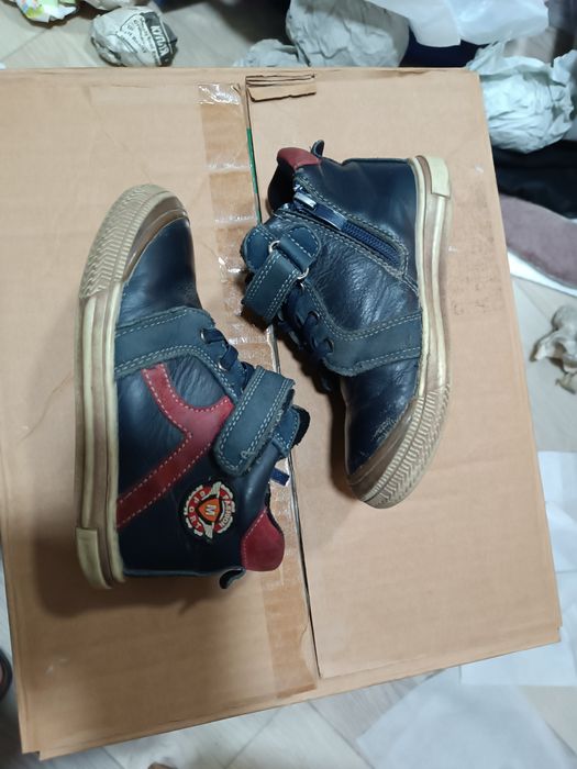 Ботинки и куртка на 4-5 лет