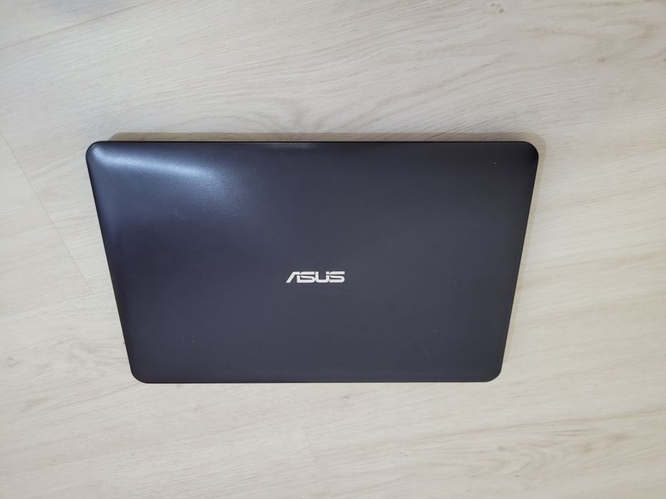 Leptop Asus F555B